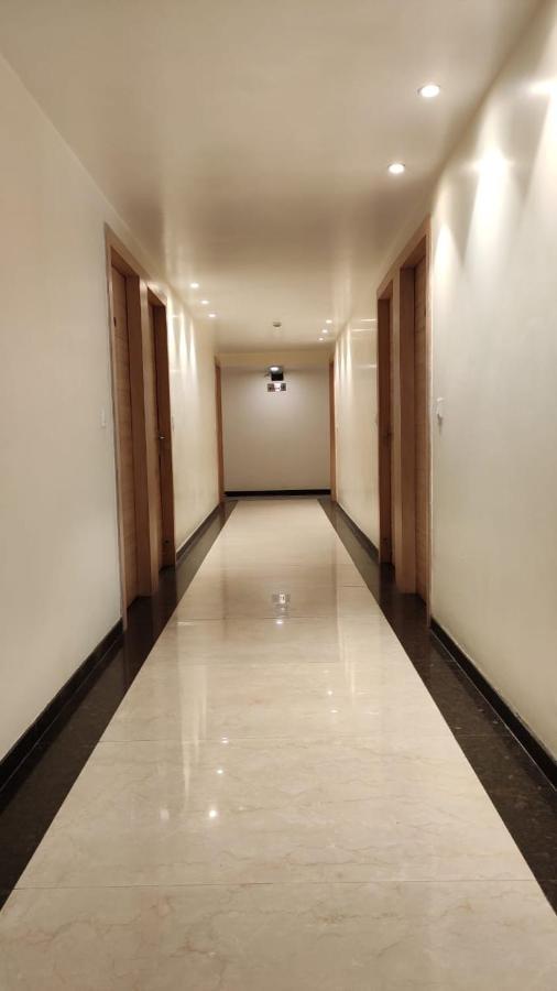 Hotel Poseidon Inn Лакнау Екстериор снимка